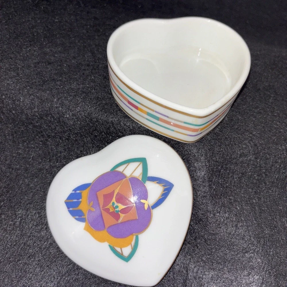 Sigma Taste Setter Japan Limelight By Minilla Porcelain Heart Trinket Box RARE